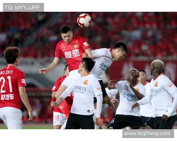 恒大与山东鲁能激战正酣比分悬念引发球迷热议与期待