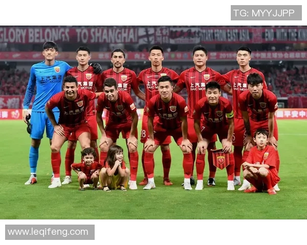 鲁能与上港激战在即海报抢先看展现激情与荣耀的对决