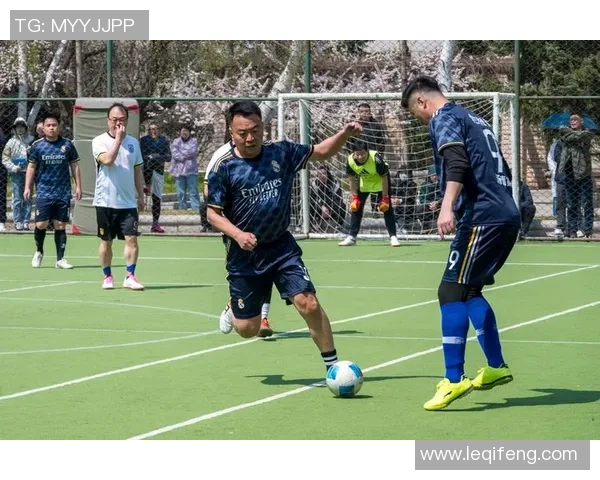 精彩足球比赛直播詹俊解说视频回顾带你感受赛场激情与魅力